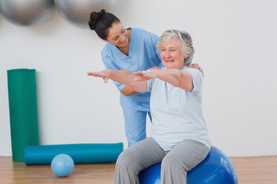 NEURORREHABILITACIÓN ADULTOS paciente en sesión de neurorrehabilitación